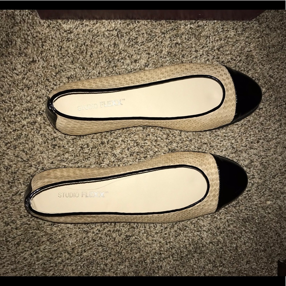 Studio FLEXX flats new in box!!